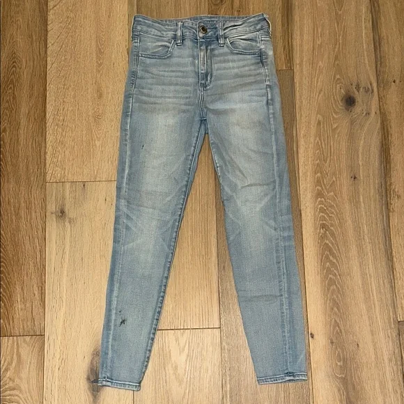 American Eagle Light Wash Jeans - Hi Rise - Picture 3 of 9